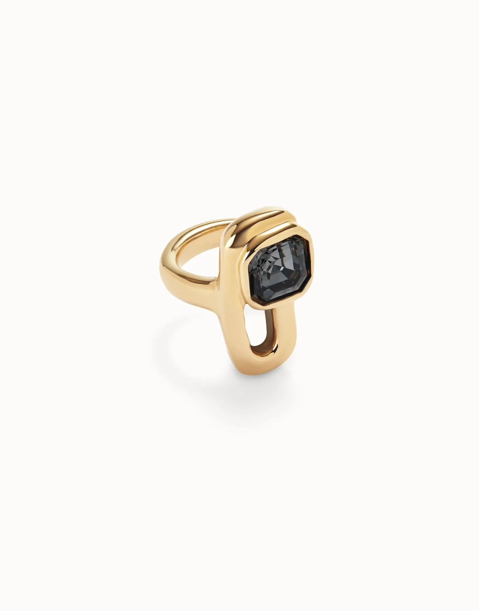 Anillo bañado en oro de 18k con cristal negro