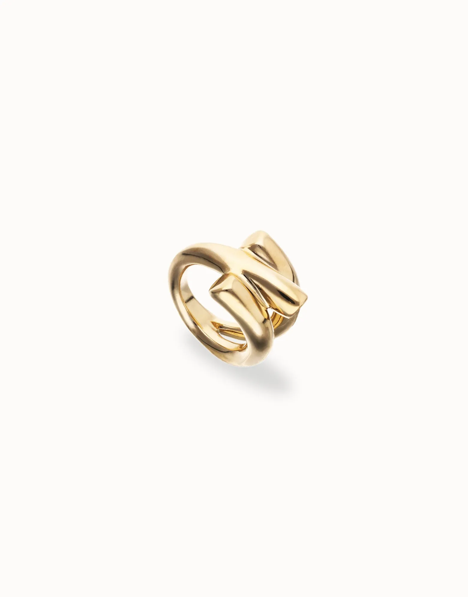 Anillo bañado en oro 18k con tres formas orgánicas entrelazadas