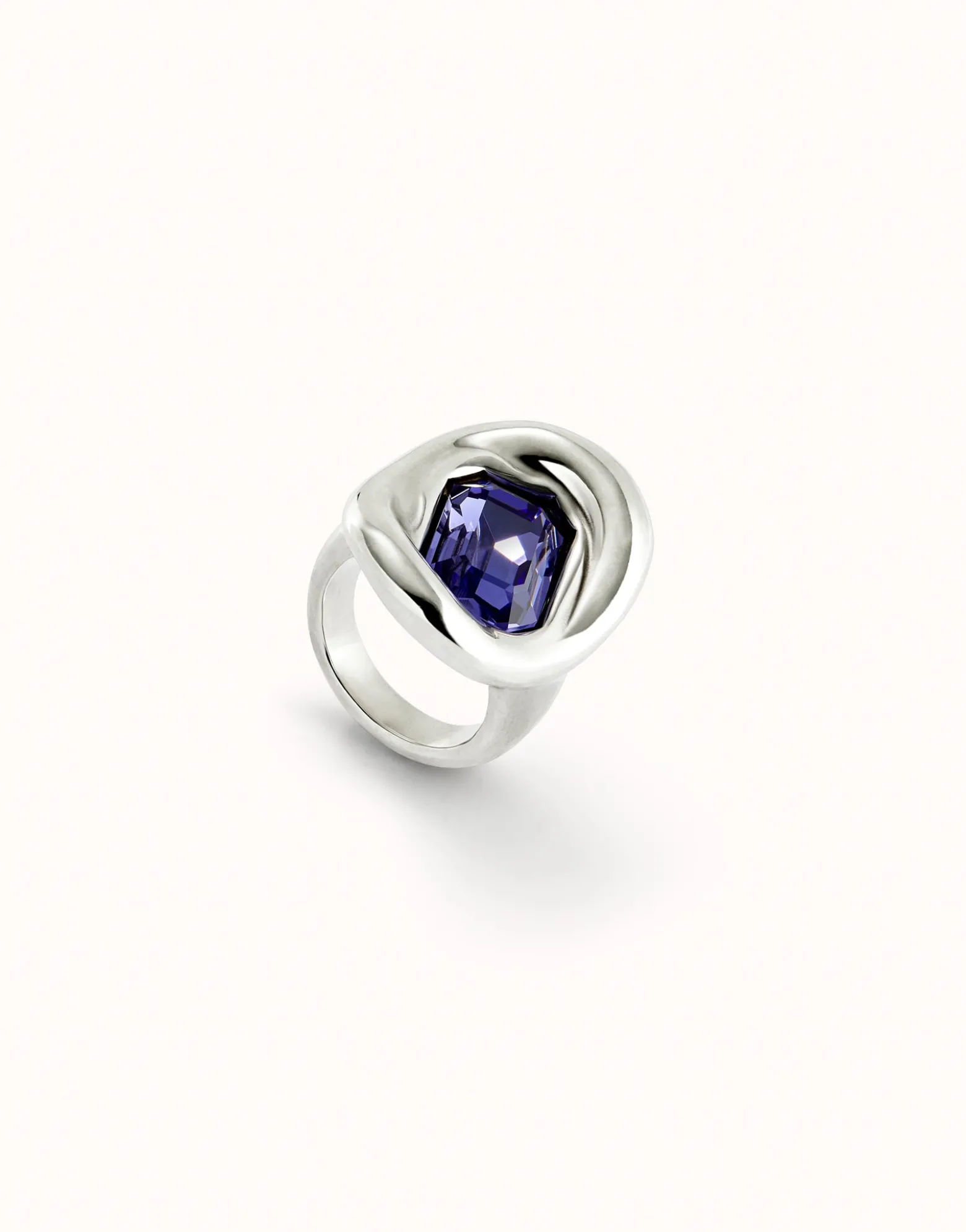 Anillo bañado en plata de ley con cristal morado