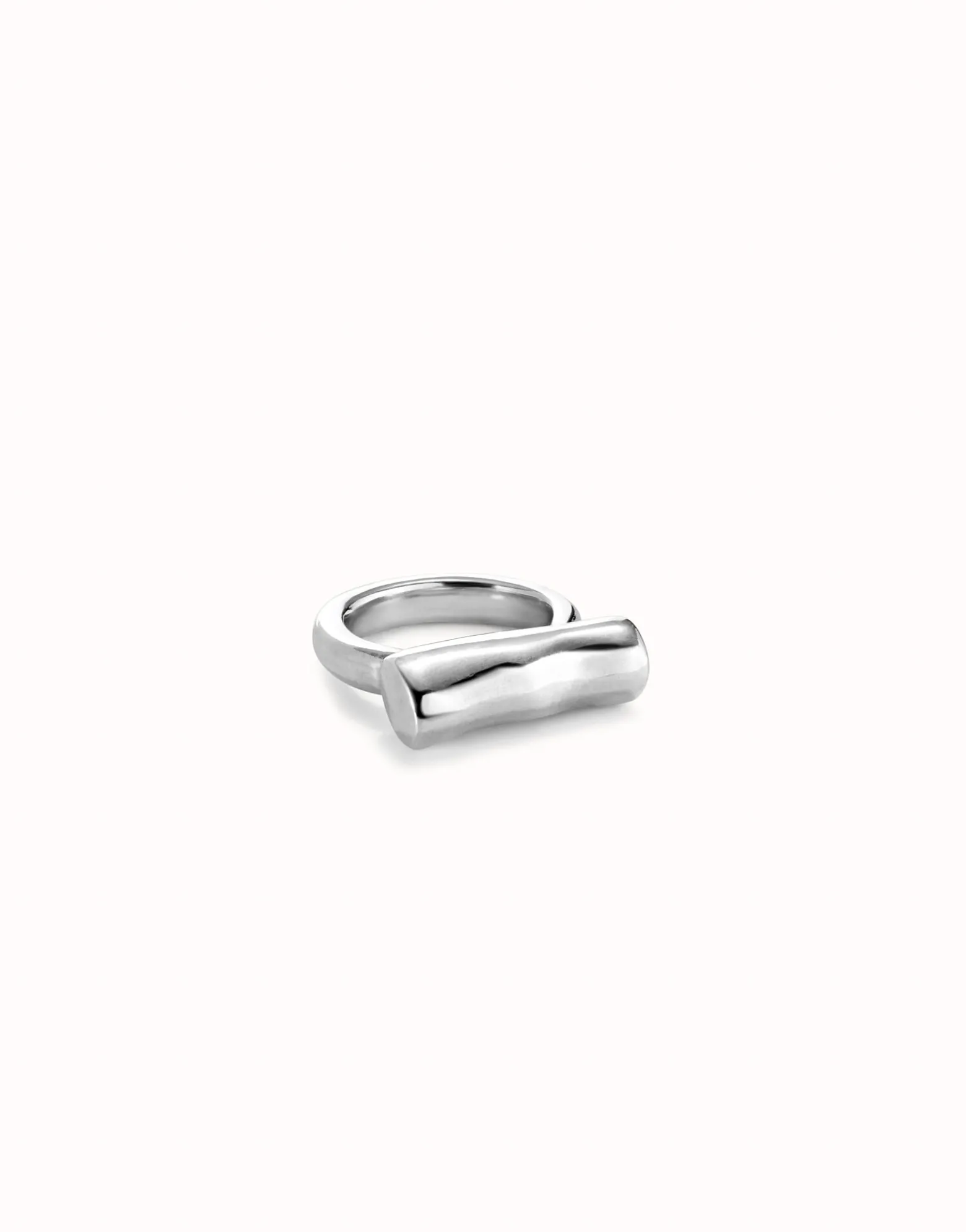 Anillo bañado en plata de ley con tubo horizontal