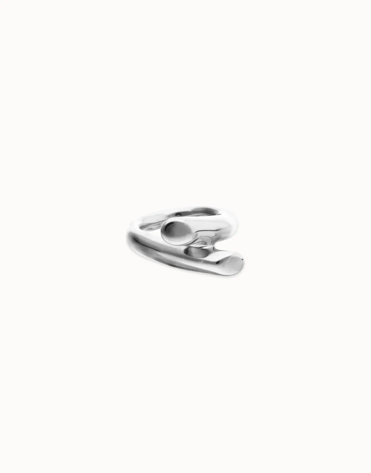 Anillo bañado en plata de ley con dos formas orgánicas entrelazadas