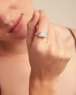 Anillo bañado en plata de ley con circonita blanca mujer