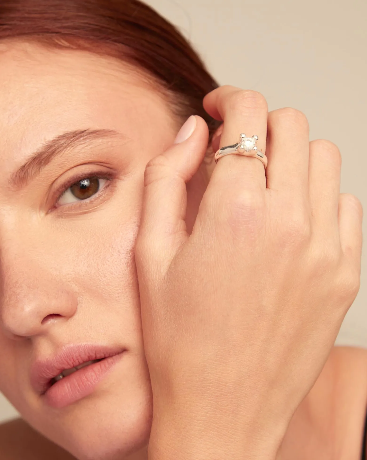 Anillo bañado en plata de ley con circonita blanca mujer