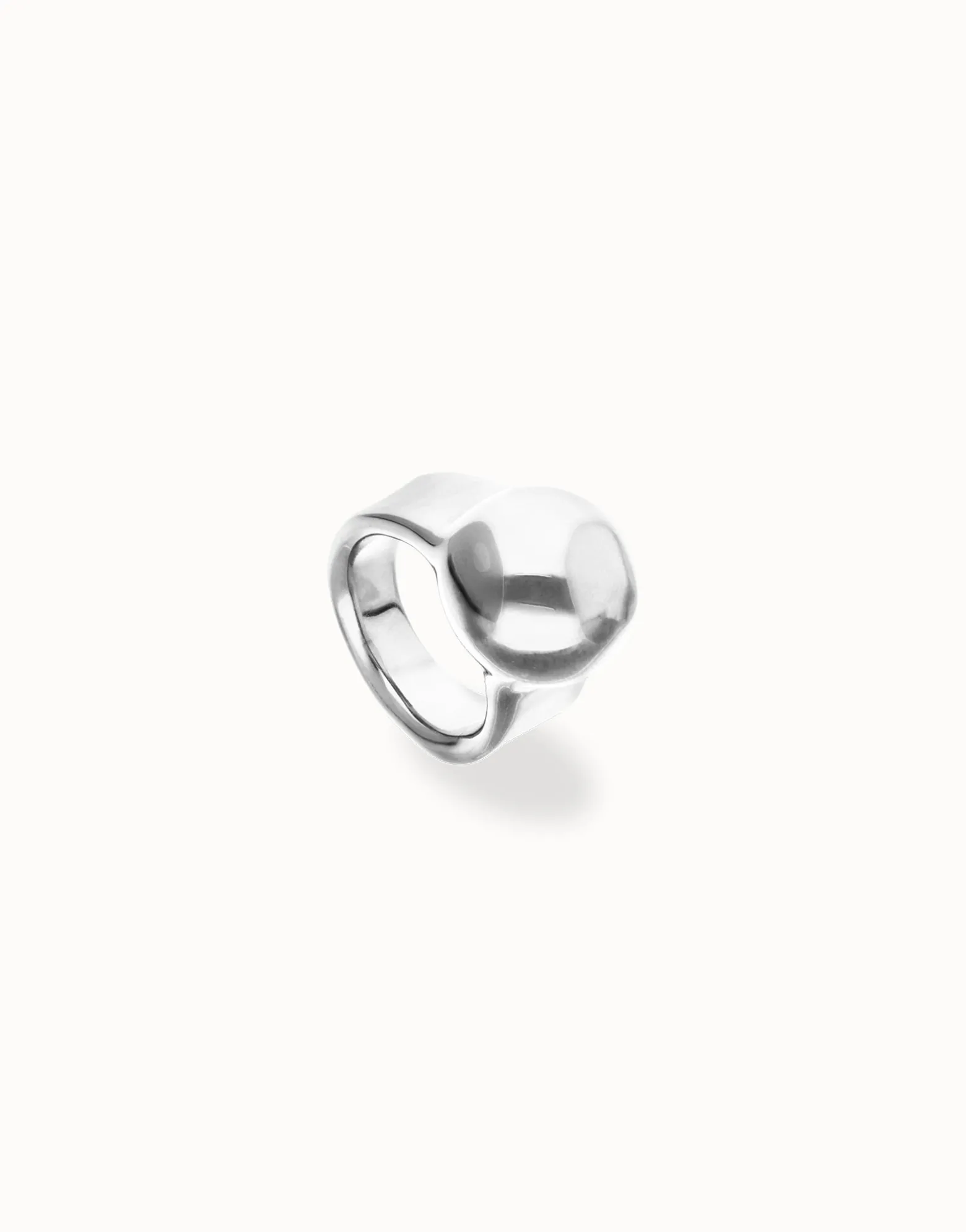 Anillo bañado en plata de ley con forma de esfera
