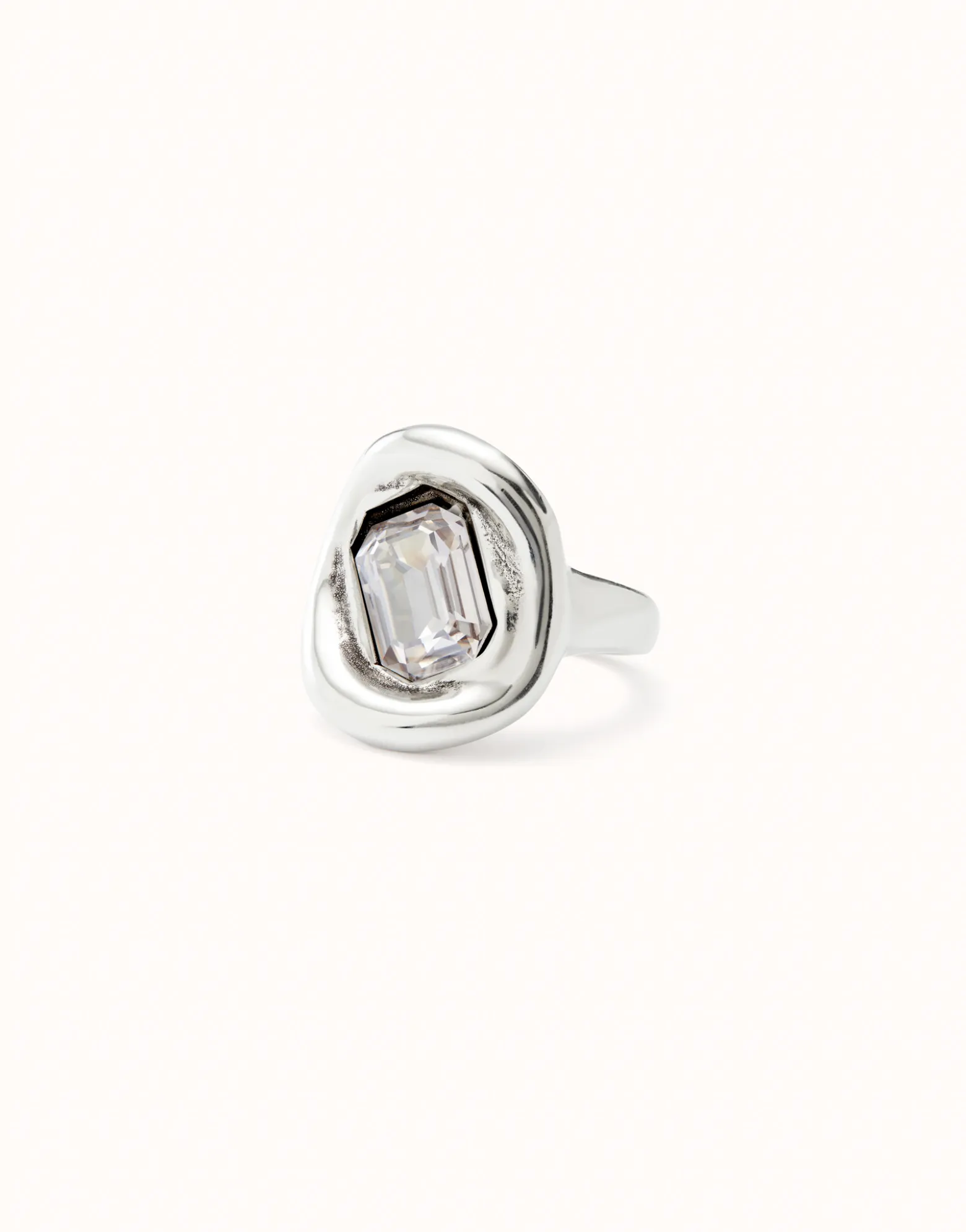Anillo bañado en plata de ley con cristal blanco