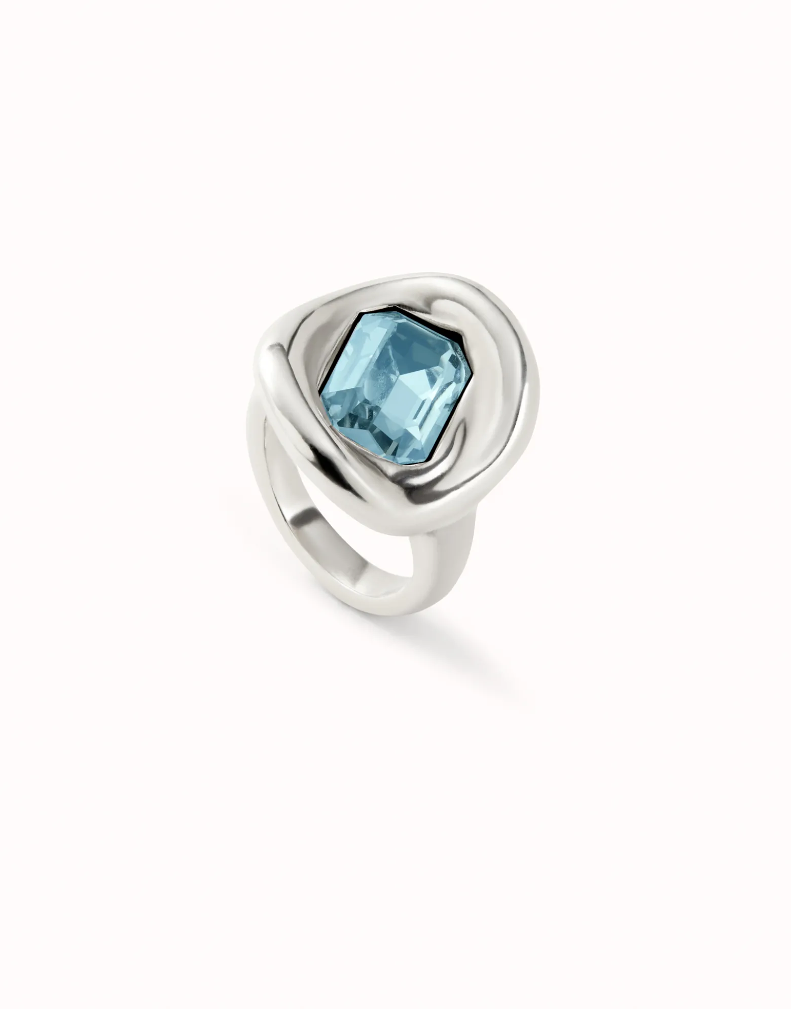 Anillo bañado en plata de ley con cristal celeste