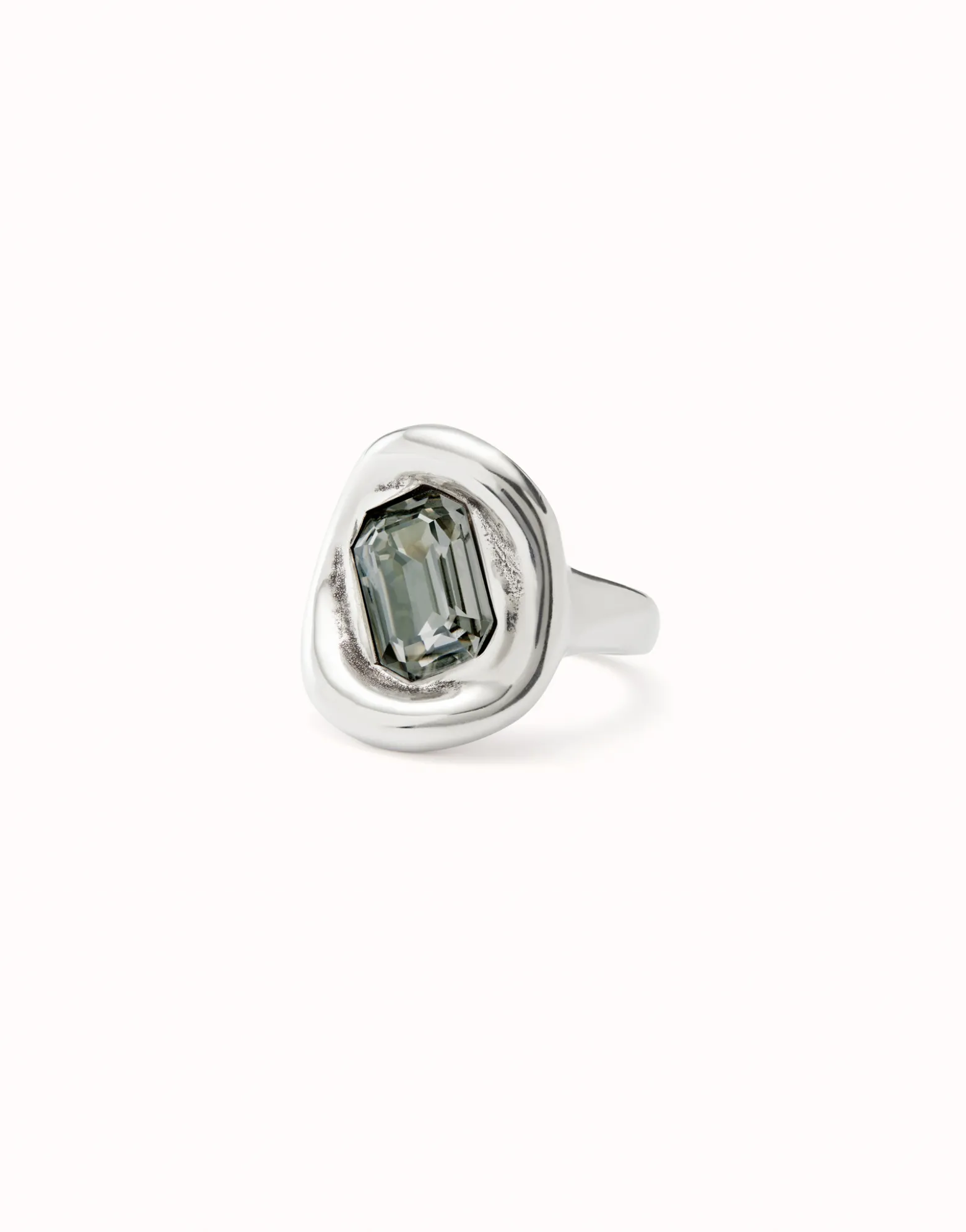 Anillo bañado en plata de ley con cristal gris
