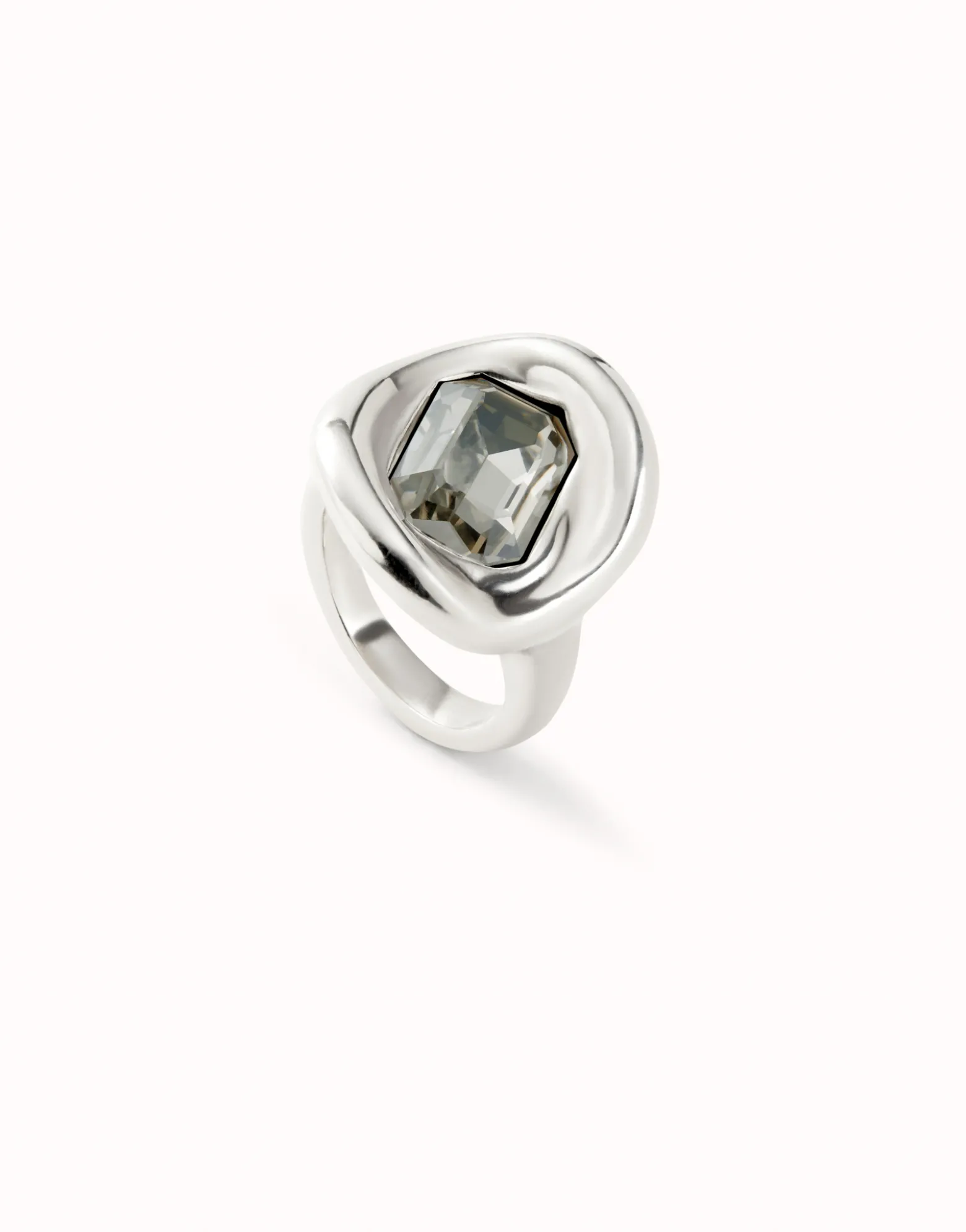 Anillo bañado en plata de ley con cristal gris
