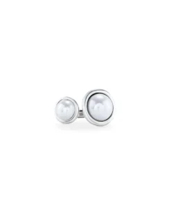 Anillo bañado en plata de ley y dos perlas de distinto tamaño