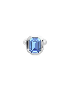 Anillo bañado en plata rectangular y cristal facetado en color azul
