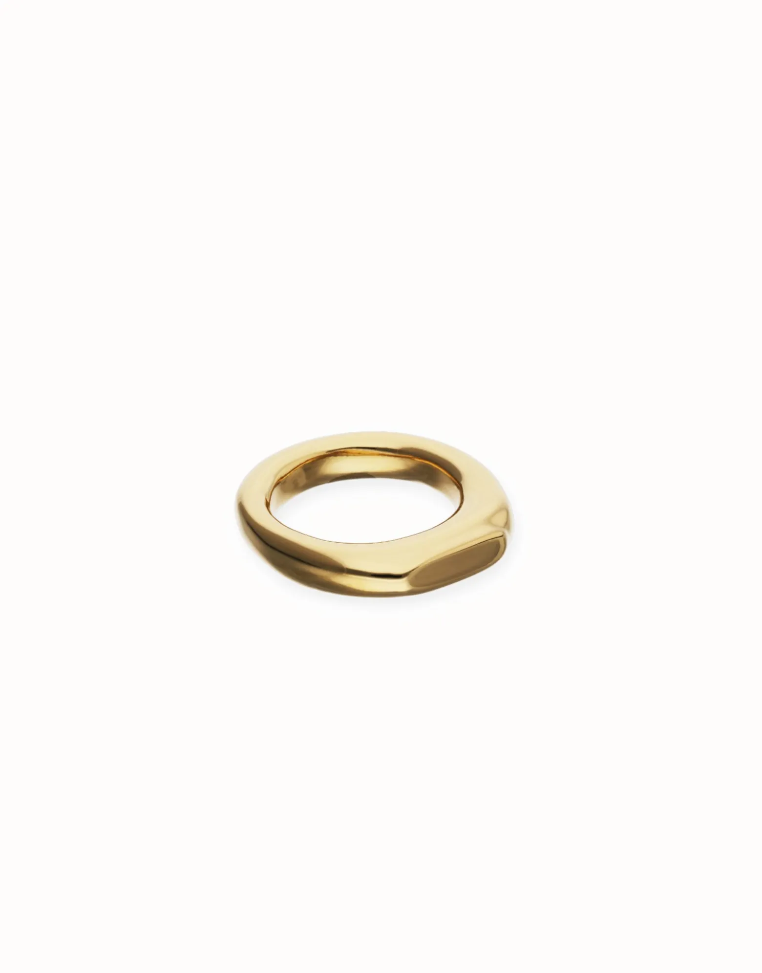 Anillo geométrico bañado en oro