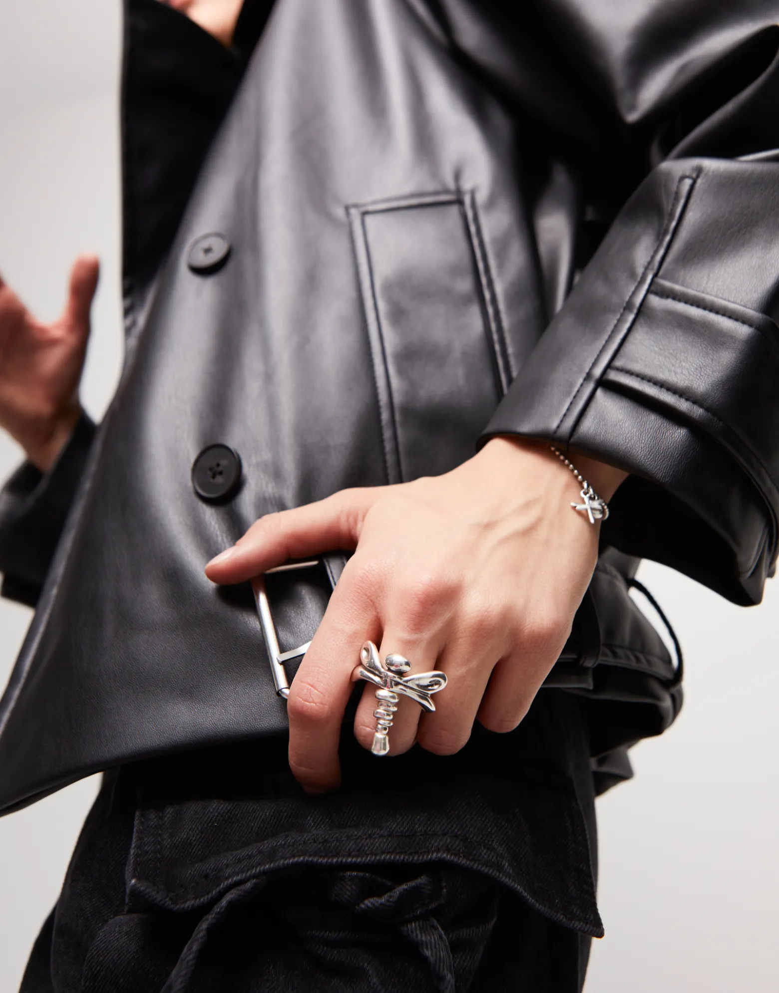Anillo libélula bañado en plata de ley