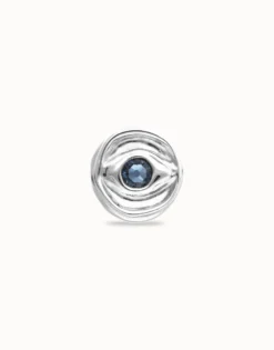 Anillo tipo sello en plata de ley y forma de ojo con cristal facetado azul