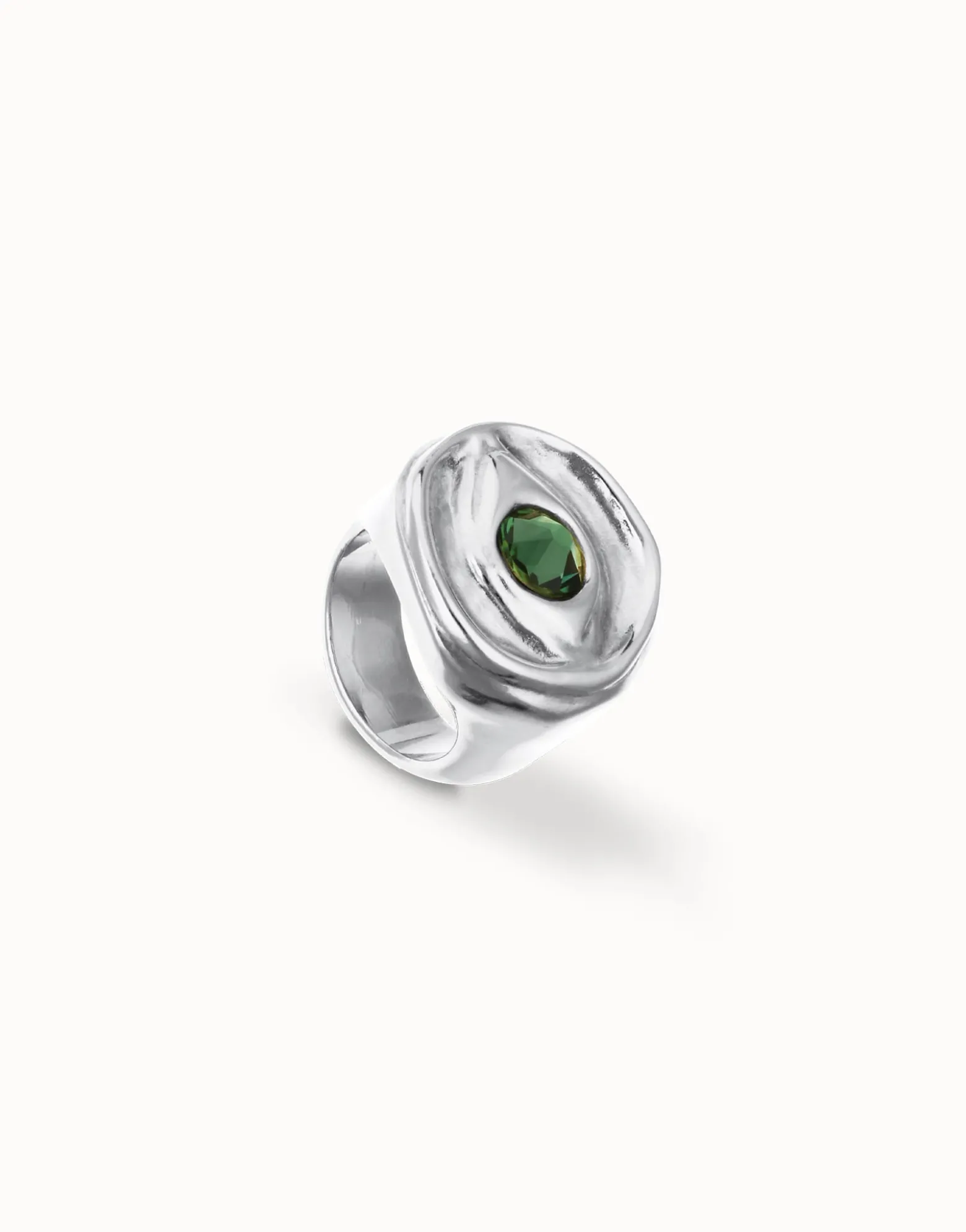 Anillo tipo sello en plata de ley y forma de ojo con cristal facetado verde