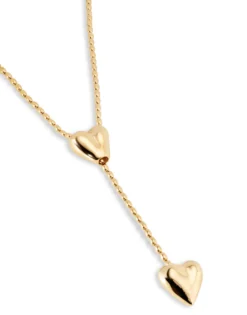 Cadena bañada en oro 18k con dos corazones, uno ajustable en el centro.