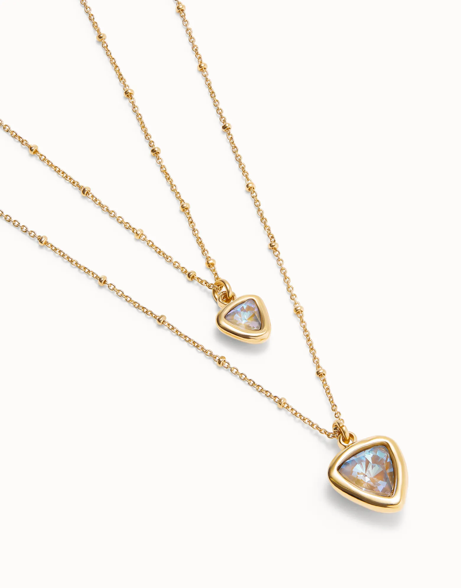 Colgante bañado en oro 18k con doble cadena y triángulo de cristal
