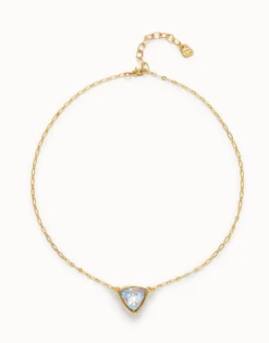 Colgante bañado en oro 18k de eslabones con triangulo y cristal multicolor