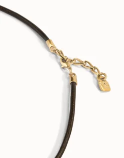 Colgante de cuero negro concierre bañado en oro de 18k
