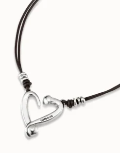 Colgante de plata con 2 tiras de cuero y corazón