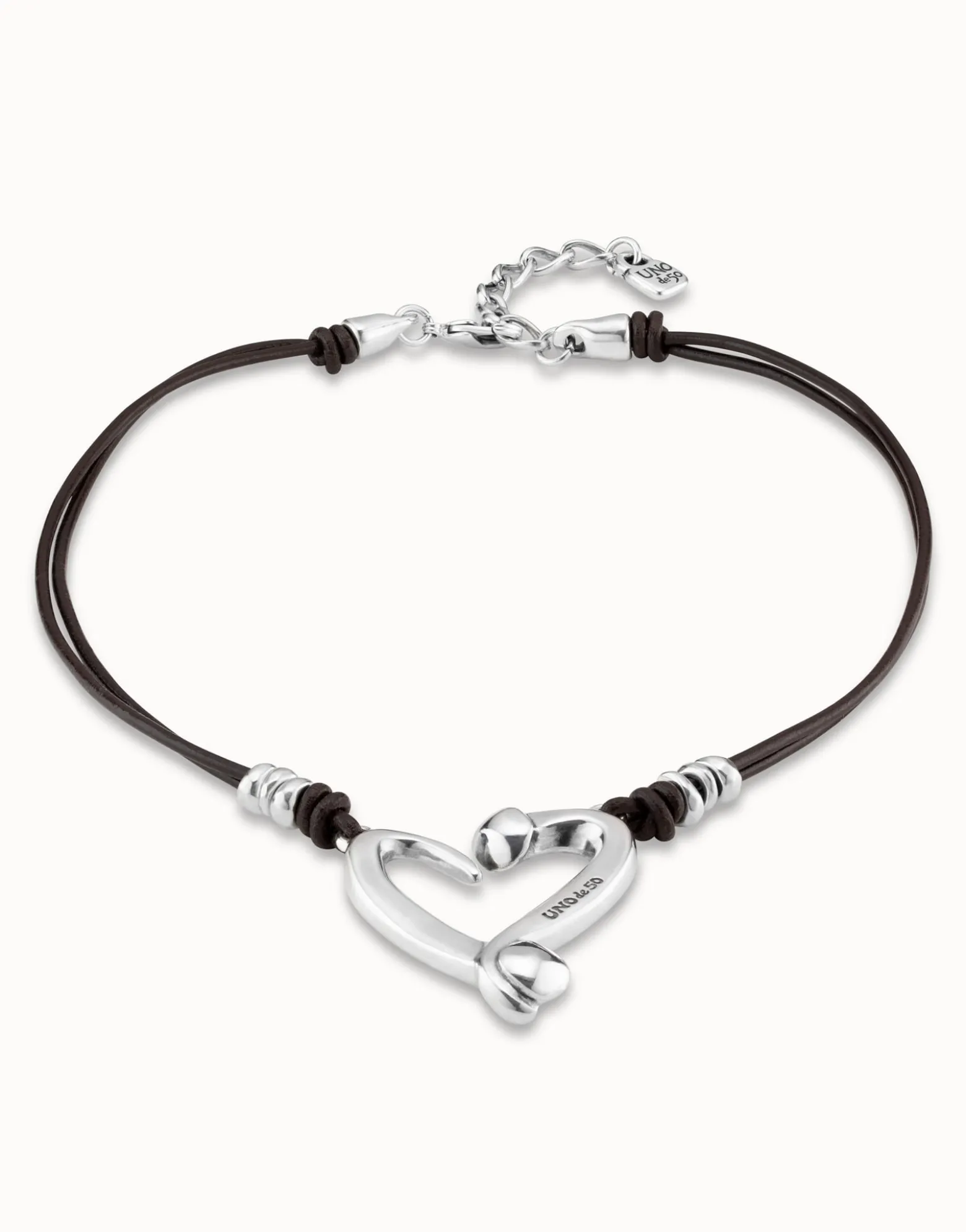 Colgante de plata con 2 tiras de cuero y corazón