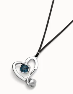 Colgante largo de cordón efecto seda y corazón central con cristal azul