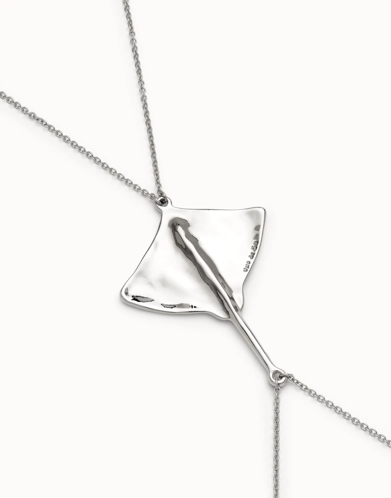 Colgante para cuerpo bañado en plata de ley y figura mantarraya