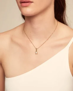 Collar bañado en oro 18k y circonita central blanca