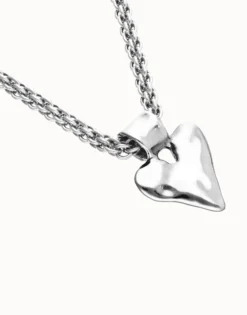 Collar bañado en plata con cadena gruesa y detalle de corazón