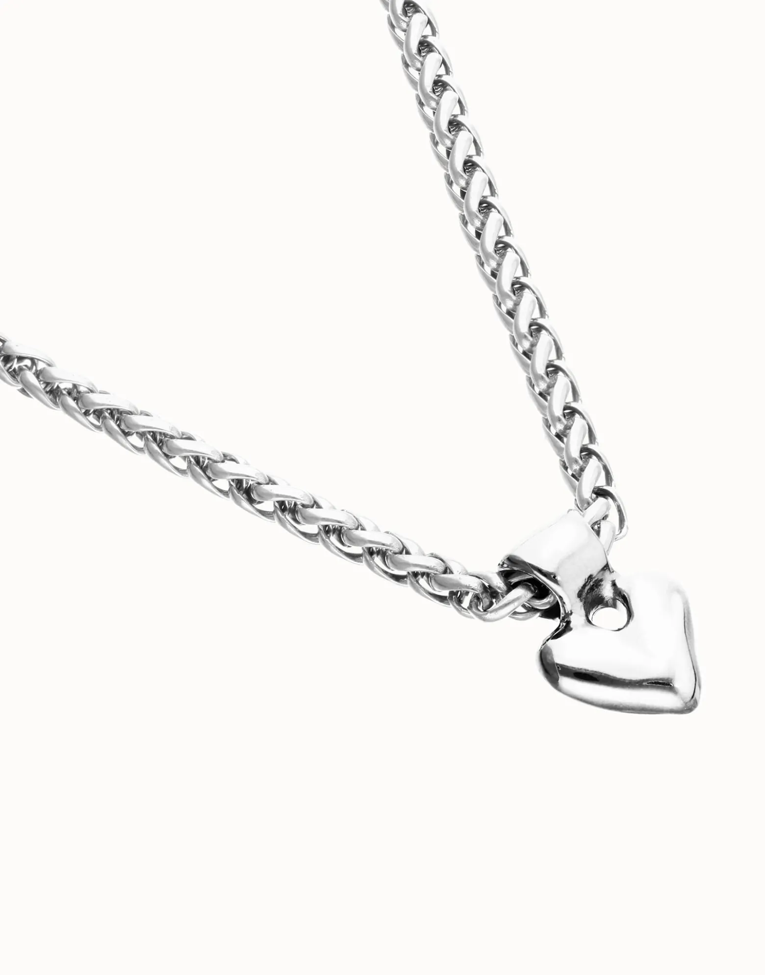 Collar bañado en plata con detalle de corazón pequeño