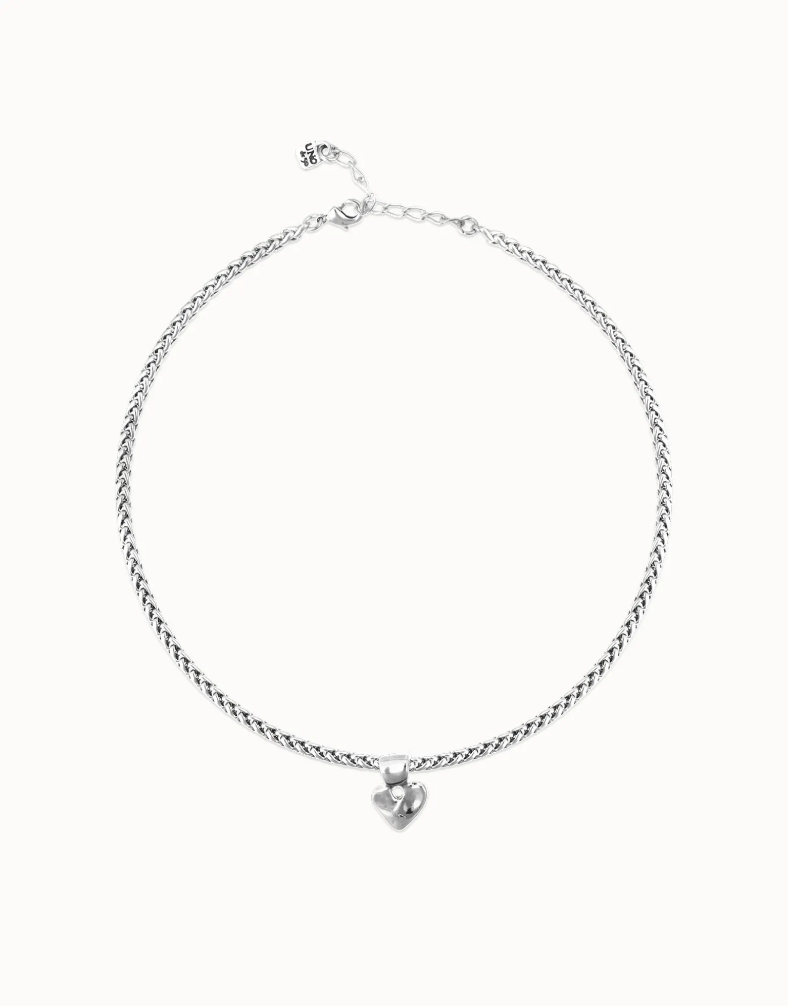 Collar bañado en plata con detalle de corazón pequeño
