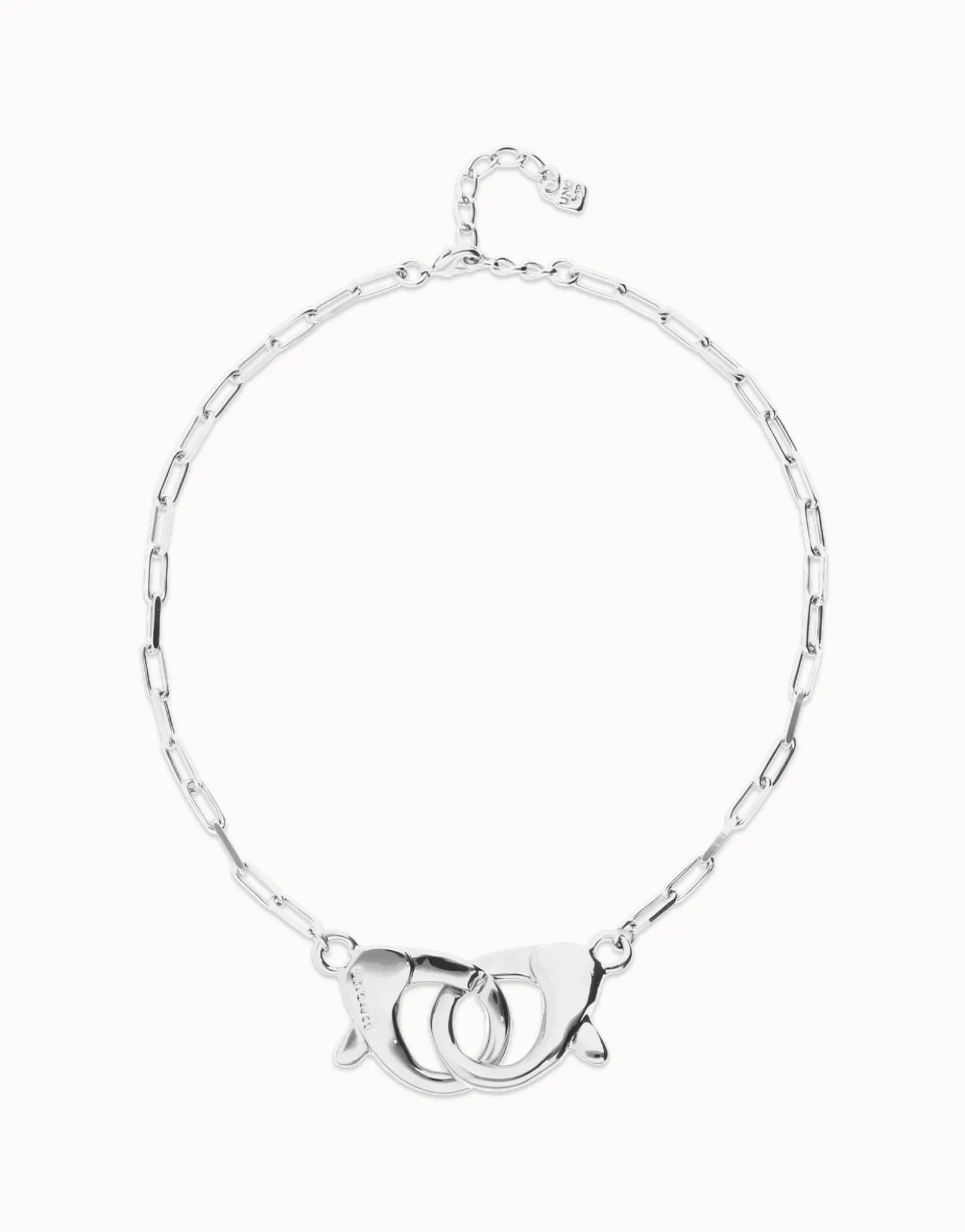 Collar bañado en plata con mosquetón entrelazado grande