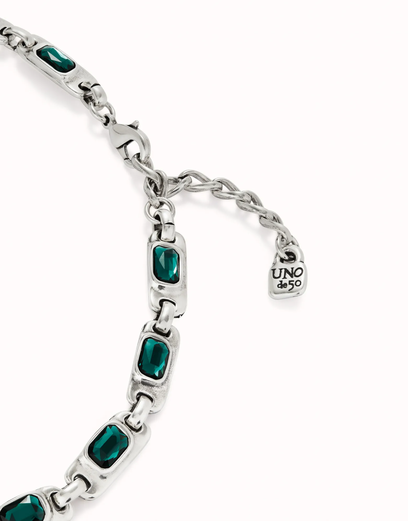 Collar bañado en plata de ley con cristales verdes