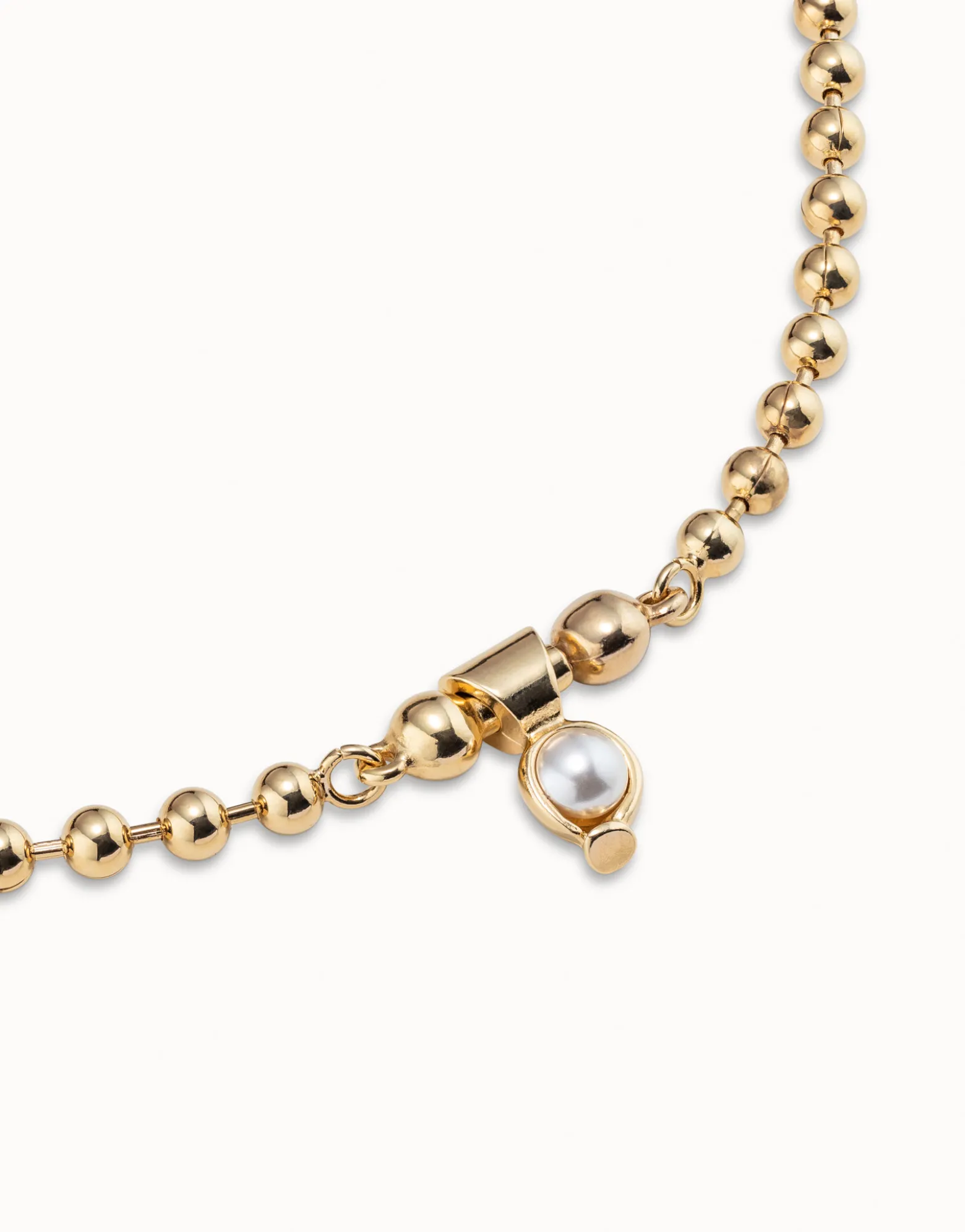 Collar corto bañado en oro de 18k