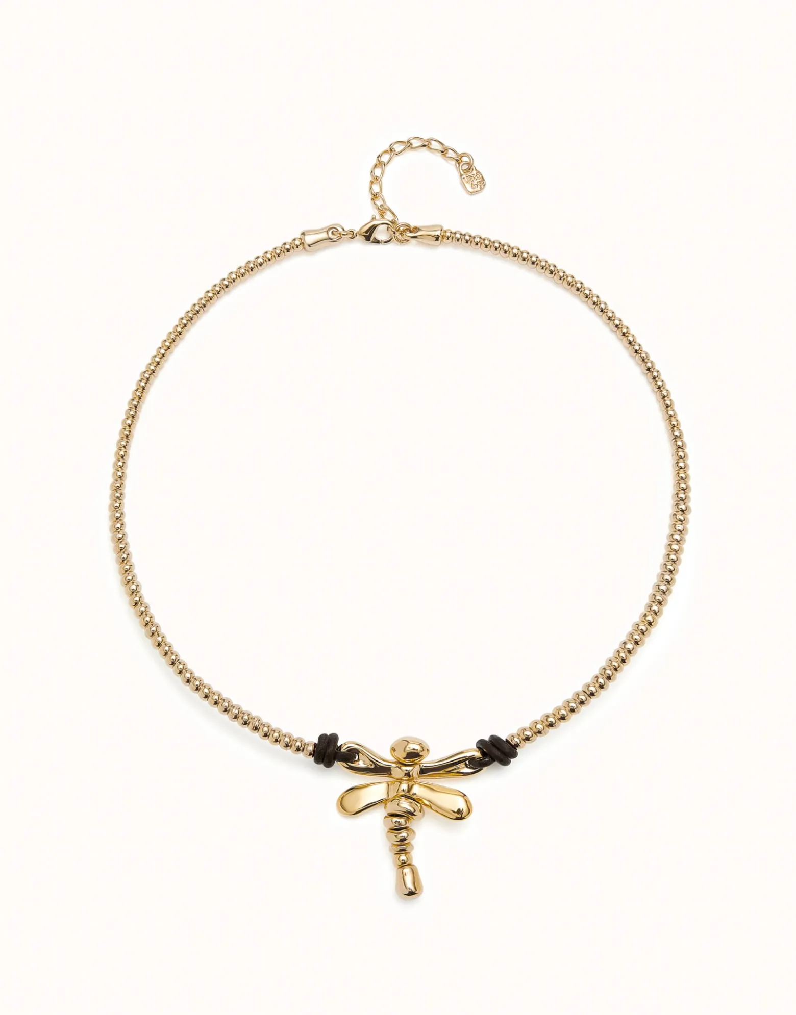 Collar corto bañado en oro de 18k con libélula