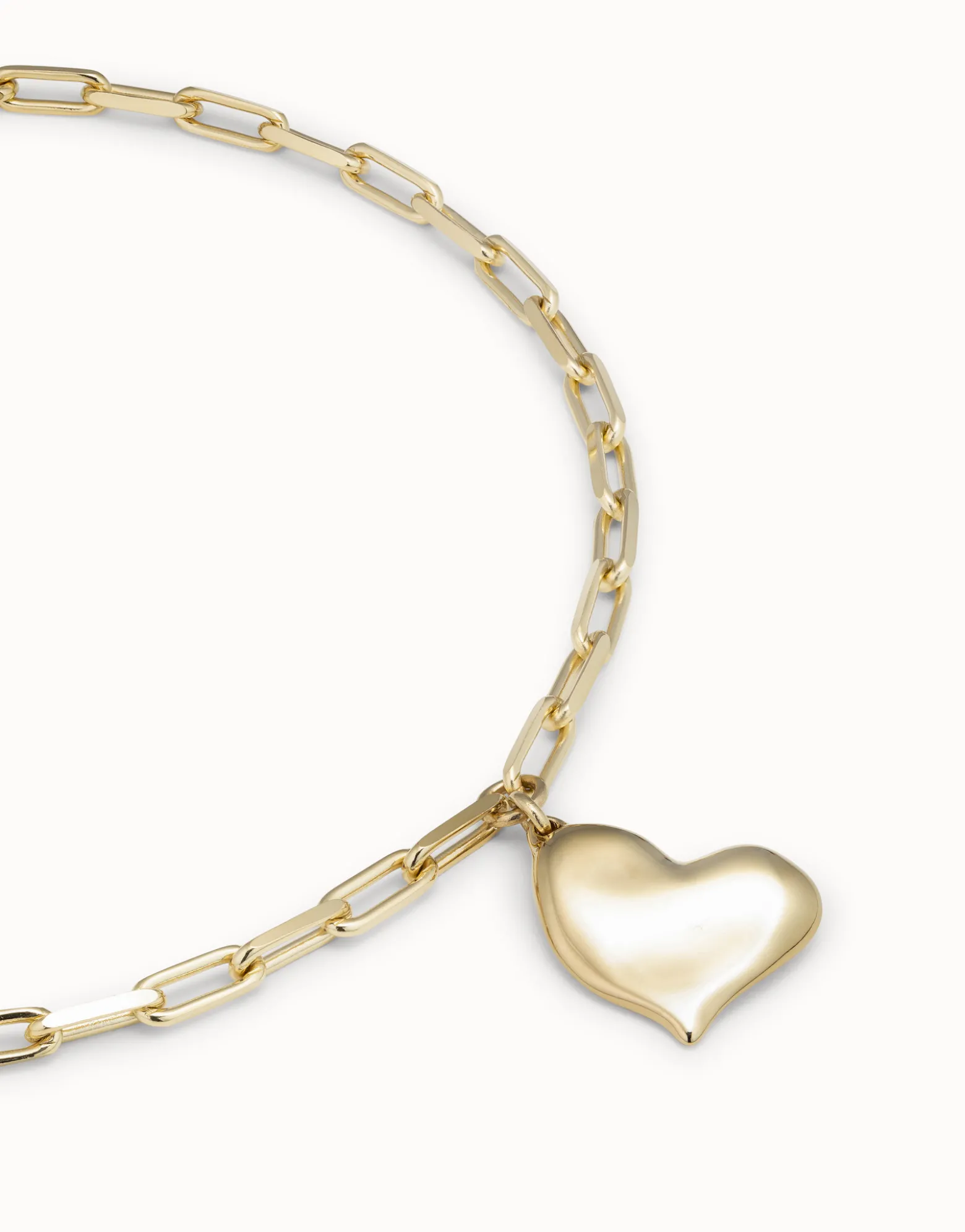 Collar corto bañado en oro de 18k, cadena de eslabones medianos y corazón mediano