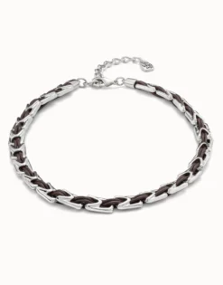 Collar corto de cuero y eslabones bañados en plata de ley