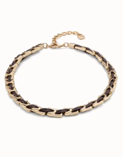 Collar corto de cuero y eslabones bañados en oro de 18k