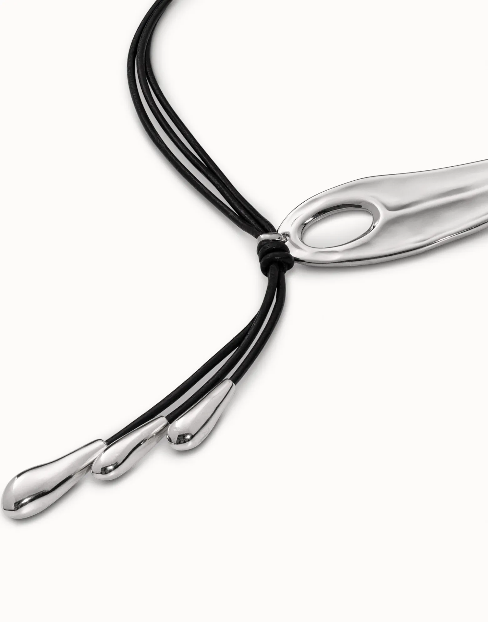 Collar de cuero ajustable con ala de libélula bañado en plata de ley