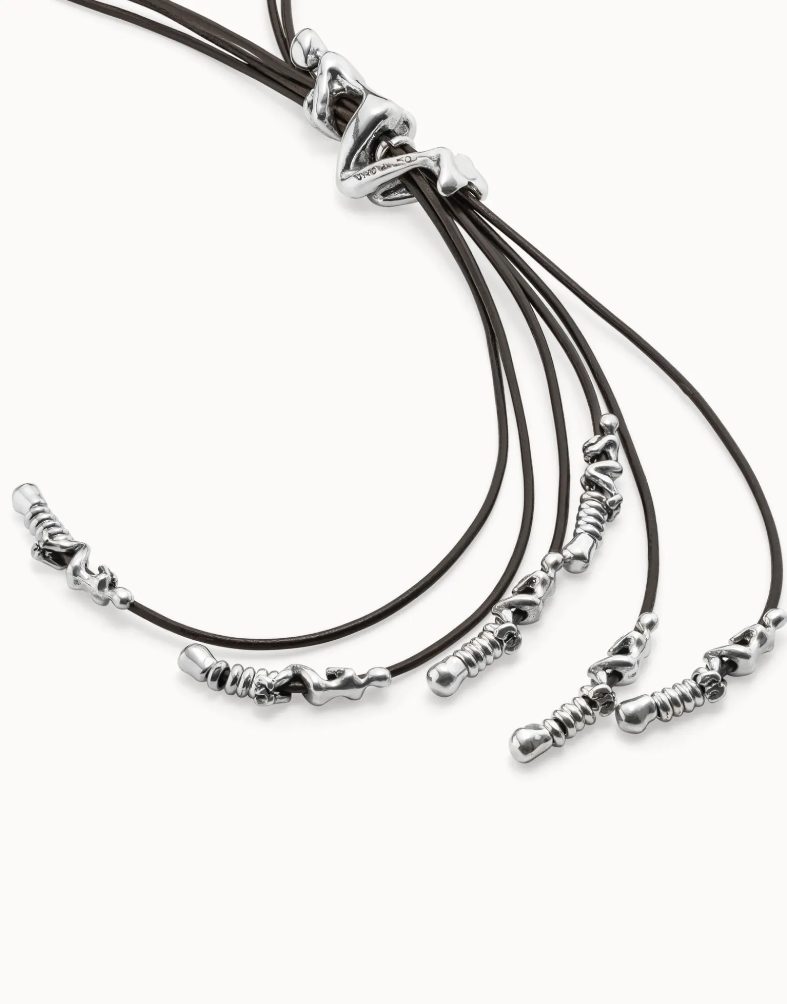 Collar de cuero bañado en plata de ley