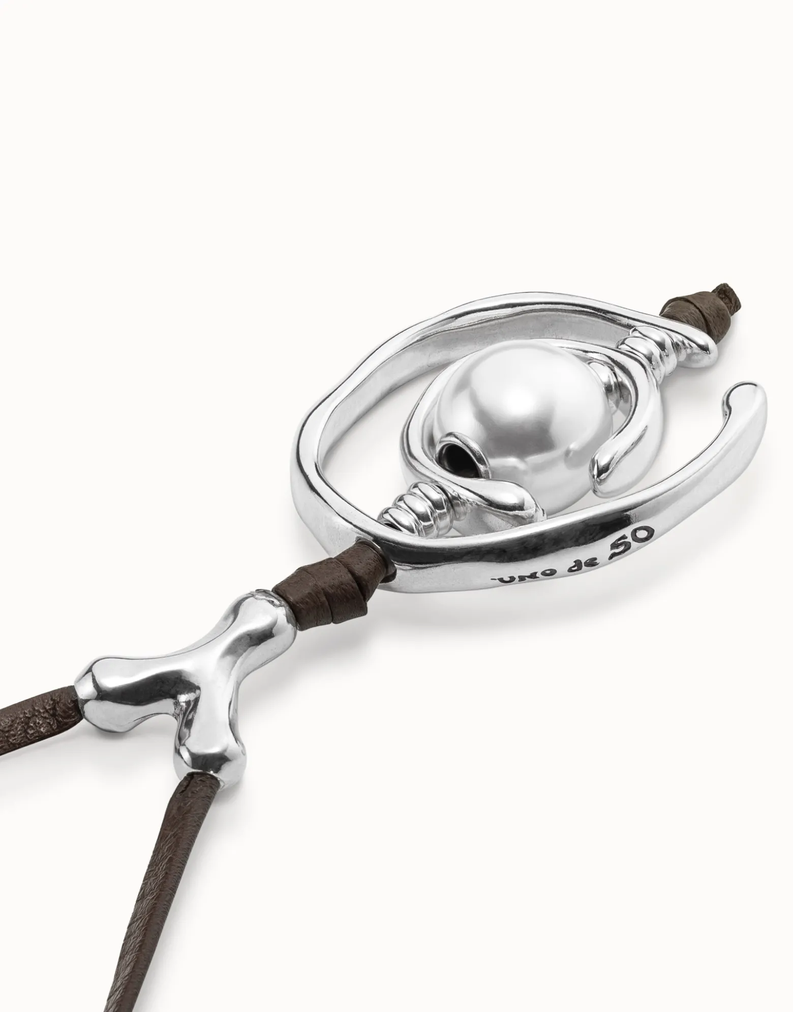Collar de cuero y perla bañado en plata de ley mujer