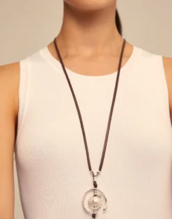 Collar de cuero y perla bañado en plata de ley mujer