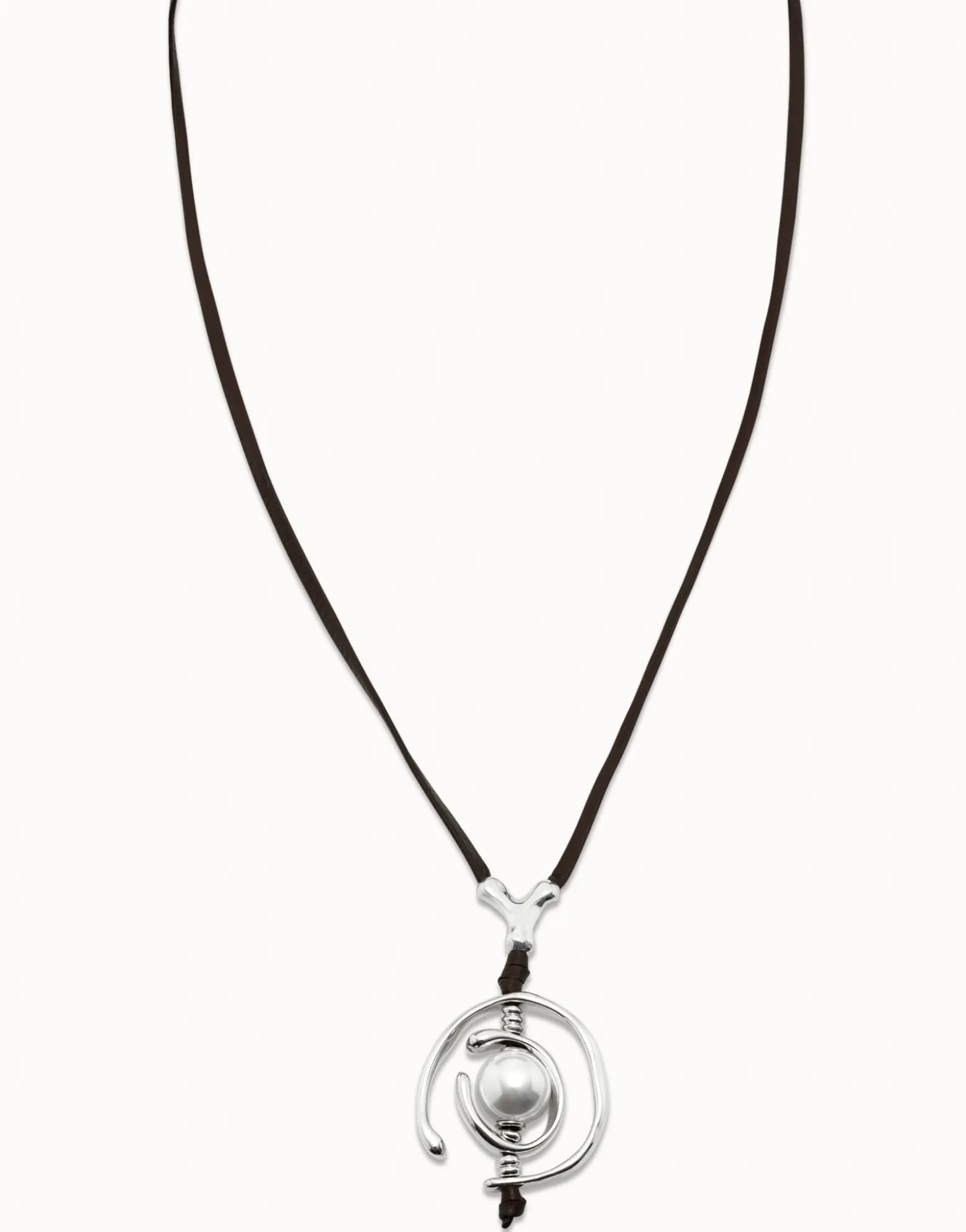 Collar de cuero y perla bañado en plata de ley mujer