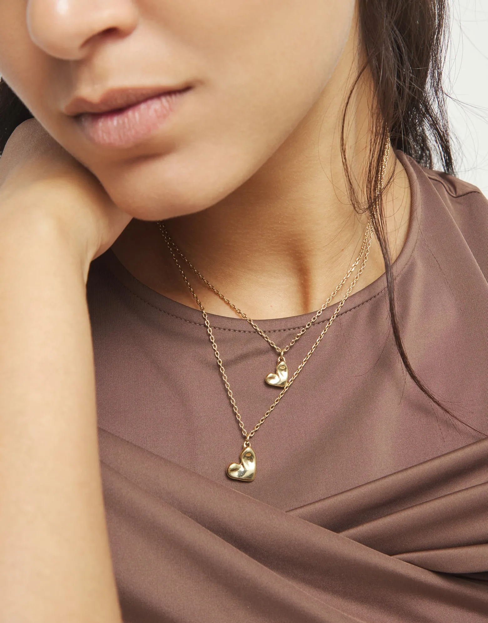 Collar doble bañado en oro 18k con dos corazones