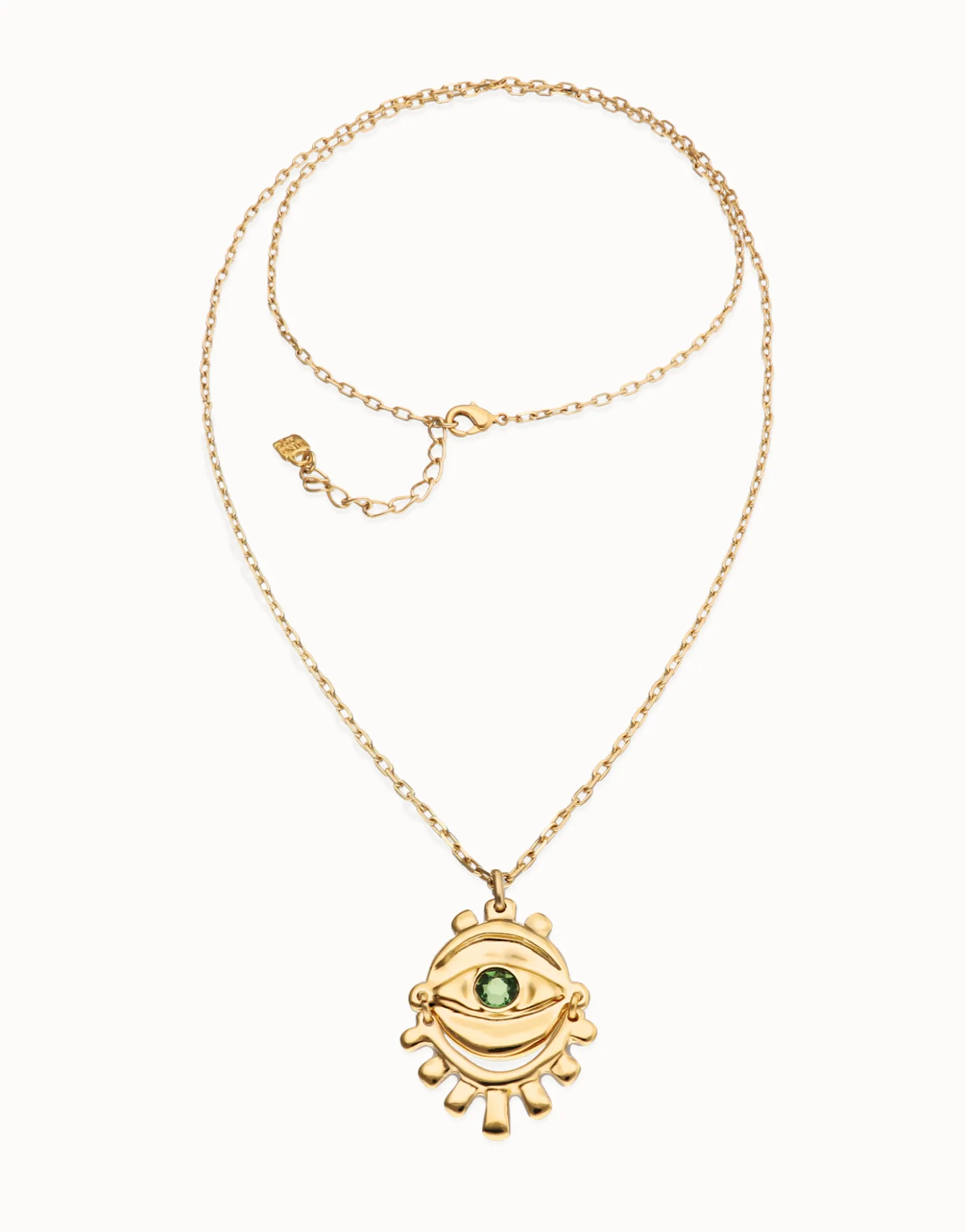 Collar largo bañado en oro 18k con detalle de ojo y cristal facetado verde