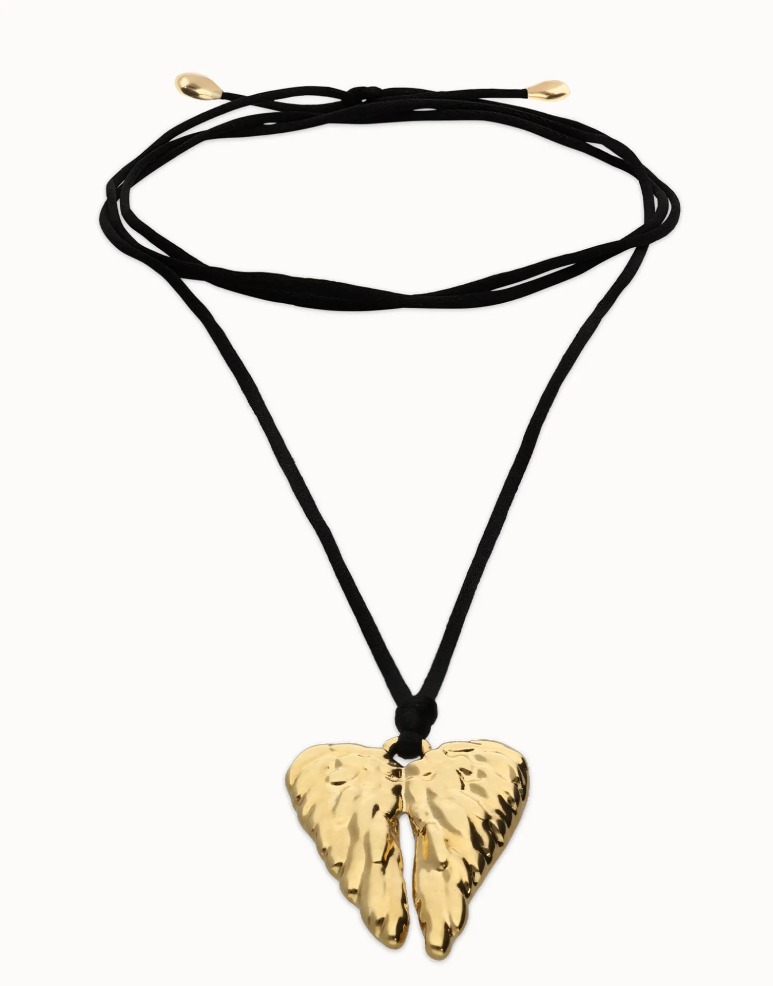 Collar largo en hilo de seda con detalle de alas bañadas en oro 18k