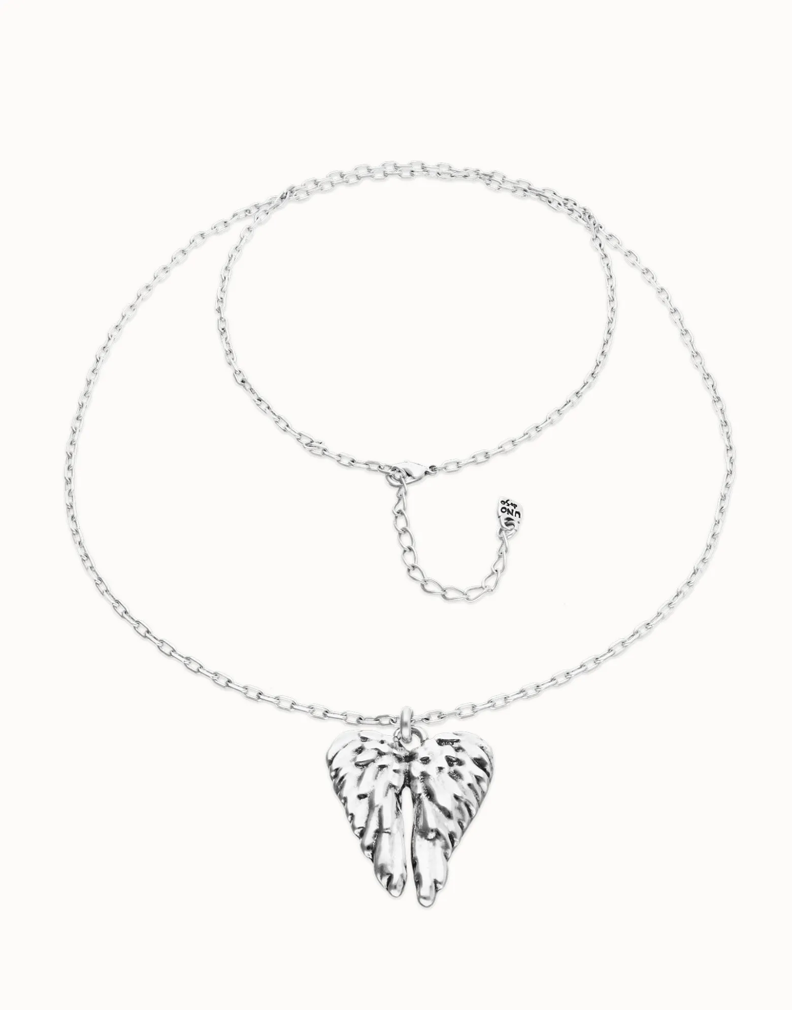 Collar largo en plata de ley y detalle de alas