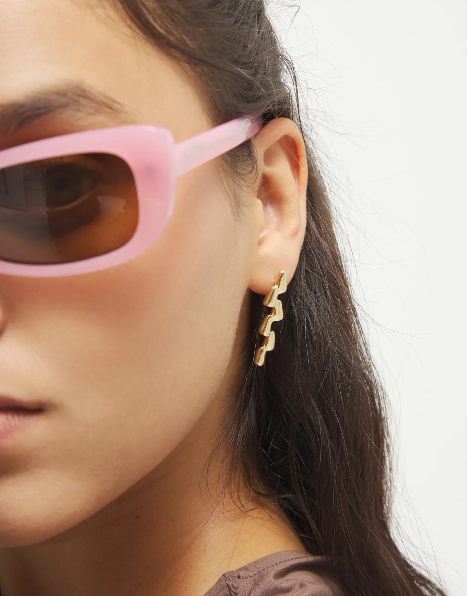 Pendientes alargados en zig-zag bañados en oro 18k