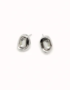 Pendientes bañados en plata con cristal facetado blanco
