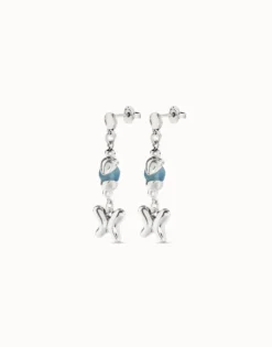 Pendientes bañados en plata de ley con cristal azul y mariposa