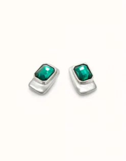 Pendientes con forma rectangular bañados en plata de ley con cristal verde